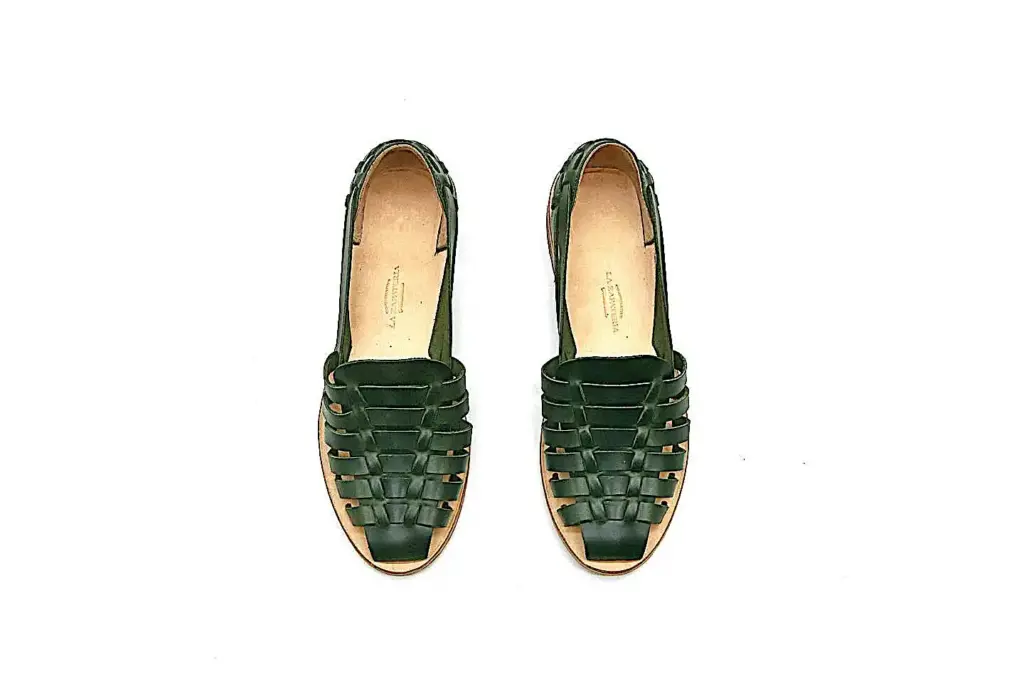 Indian Beloved verde https://cooperativehandmade.pe/tienda/indian-beloved-alamo-verde-sandalias-de-cuero-hechas-a-mano.html S/.299