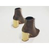 Friné zapatos hechos a mano de cuero cerato camel detalles negro marrón taco madera natural 9 cm
