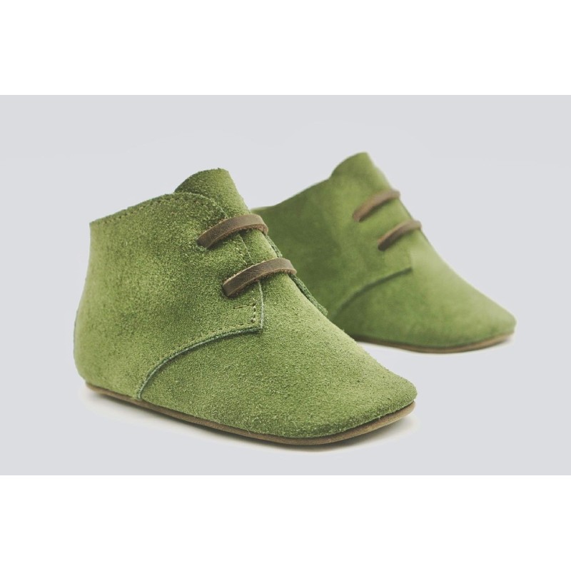 Chavito verde zapato de gamuzon y cuero graso hecho a mano