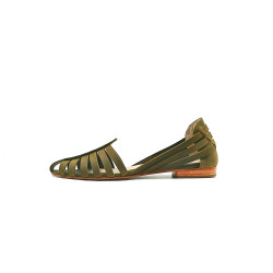 Panela verde olivo graso sandalias de cuero hechas a mano - Cooperative Handmade